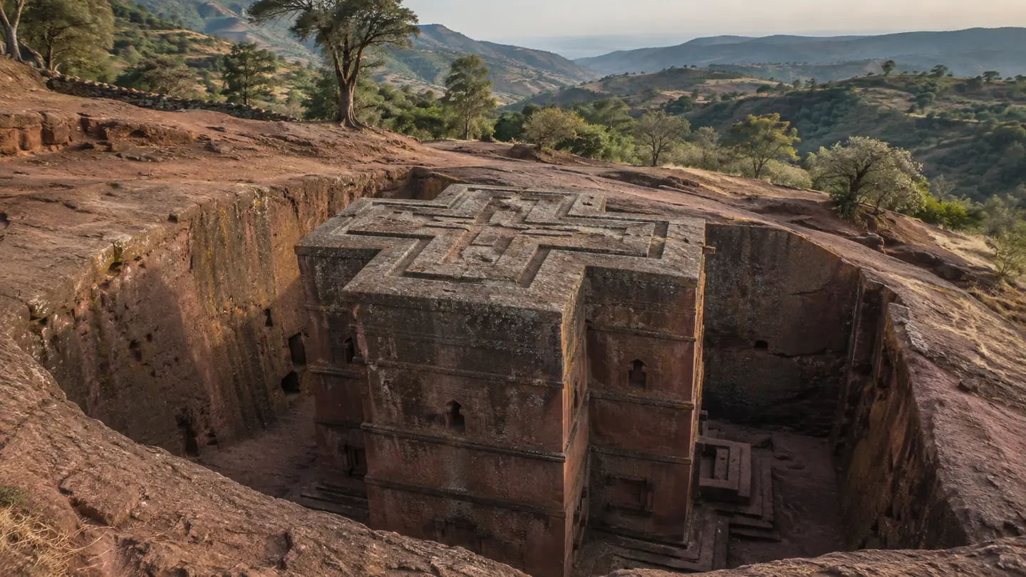 Illustration réaliste de l’église monolithique Saint-Georges de Lalibela creusée dans la roche