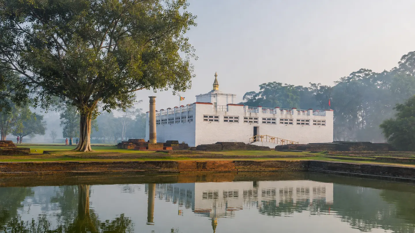 Illustration réaliste du temple Maya Devi et du bassin sacré de Lumbini