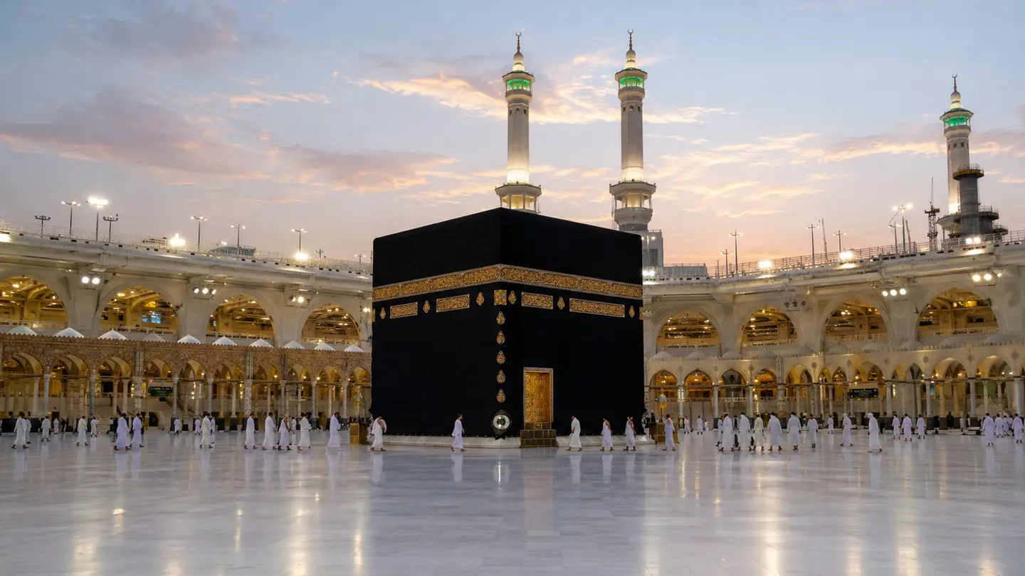 Illustration réaliste de la Kaaba au centre de la Grande Mosquée de La Mecque