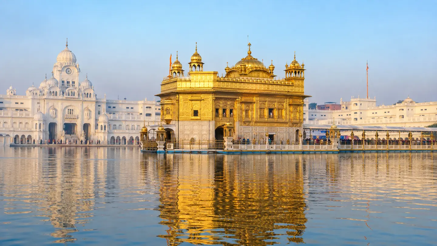 Illustration réaliste du Temple d’Or d’Amritsar reflété dans son bassin sacré